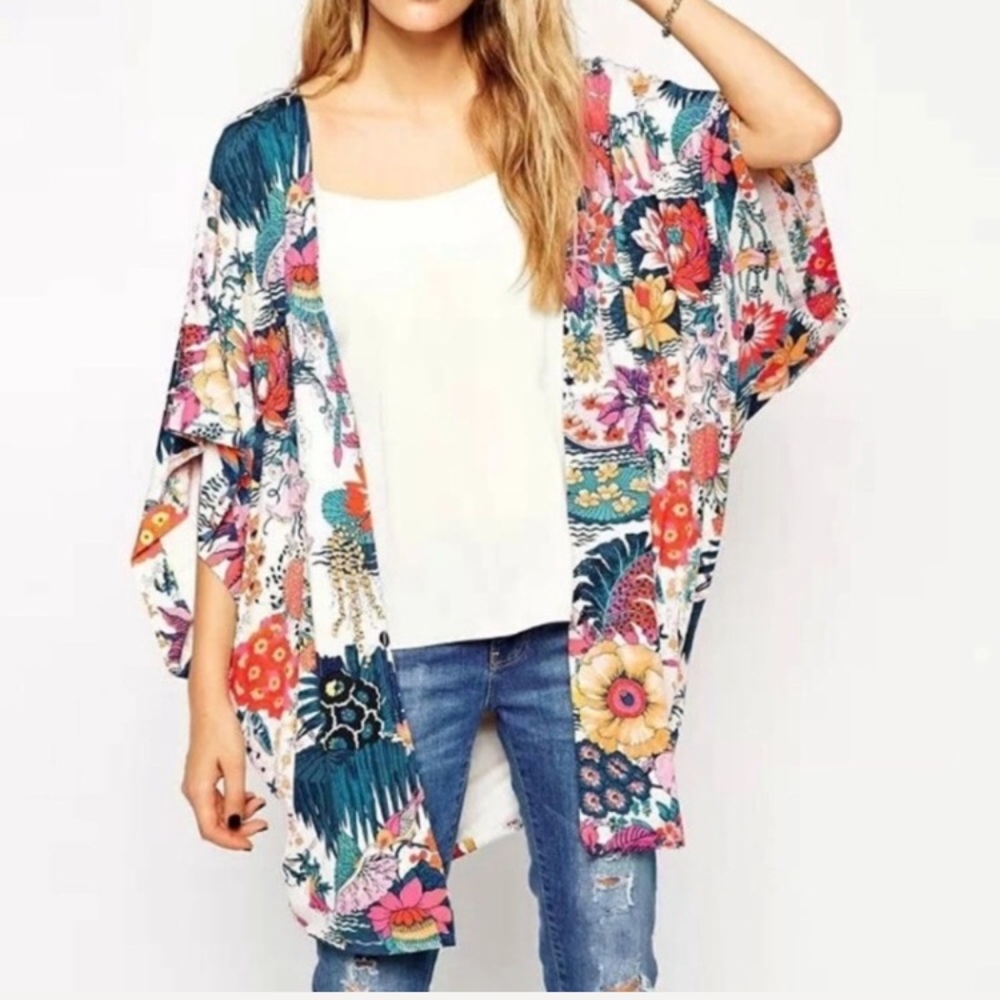 Back in Stock!! Passionflower Floral Kimono - Picture 2 of 8